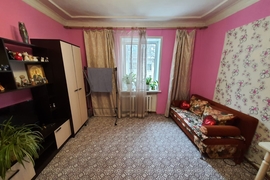 Продается светлая и уютная комната в 3 комнатной квартире в центре города!