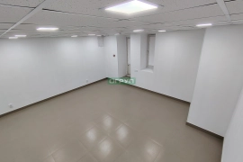 Продажа коммерческого помещения 32.2 м² на первой линии! Свежий ремонт, высокая проходимость.